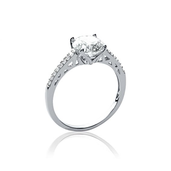 Bague en argent solitaire...