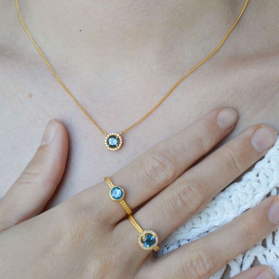 Collier Aurora - 18 diamants, 1 Topaz - Bijoux en argent avec diamants