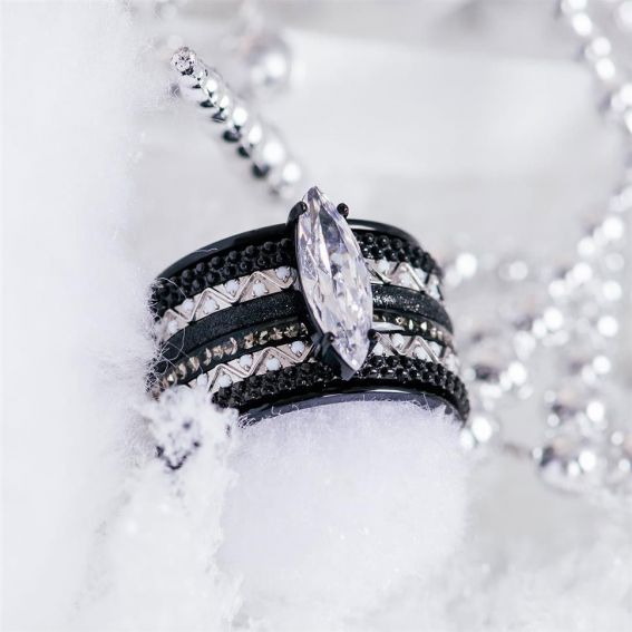 Holly 2mm noir| R06202 | Bagues de la marque iXXXi