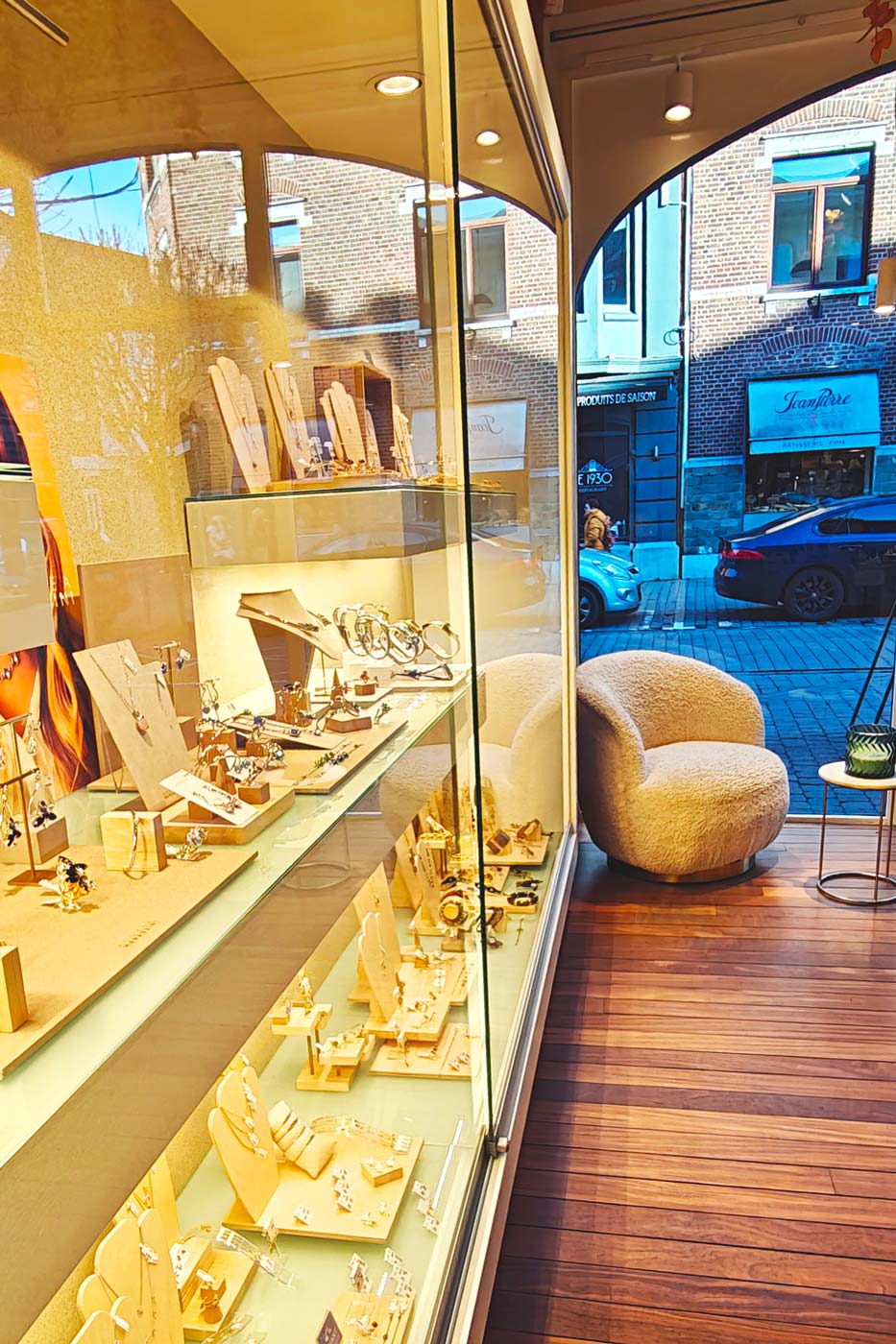 magasin visé et vente de marque tel que Melano, montre oozoo, bijoux swarovski andrea Marazzini